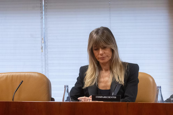 España: esposa del presidente del Gobierno, va a juicio oral tras ser acusada de cuatro delitos 