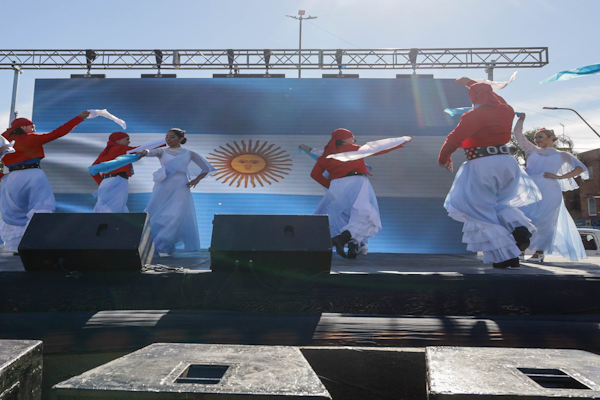 Más de 1.000 vecinos celebraron el Día de la Bandera en Facundo Zuviría 
