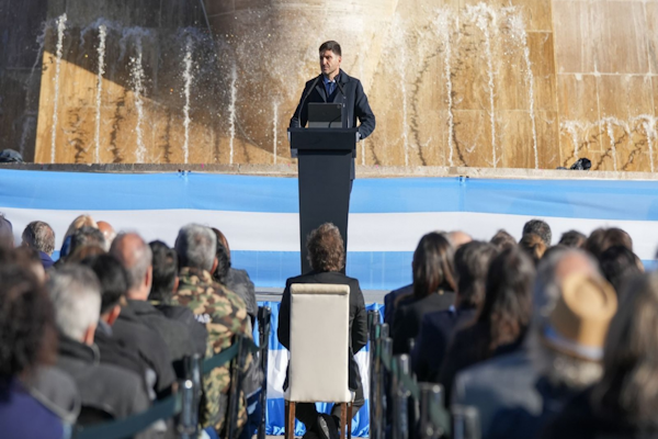 Acto por el Día de la Bandera, Pullaro pidió “que los recursos vuelvan en infraestructura”