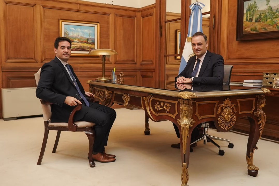 Asume Adrián Ravier, el nuevo vocero: su primera actividad y el perfil de la Vocería Presidencial