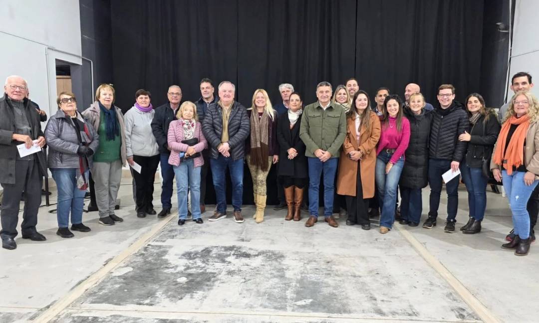 Michlig entregó aportes institucionales y firmó convenios con municipios y comunas 