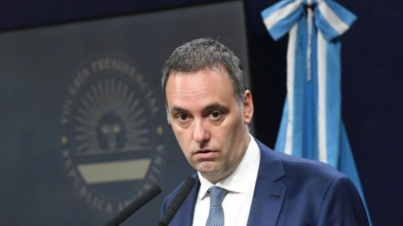 Renunció Manuel Adorni a la Jefatura de Gabinete en medio de la investigación de su patrimonio