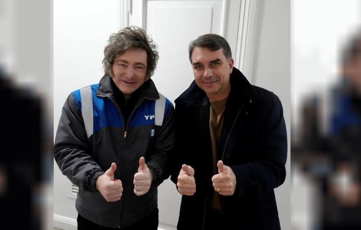 Milei se reunió con Flávio Bolsonaro y vaticinó una “marea azul” en las elecciones de Brasil