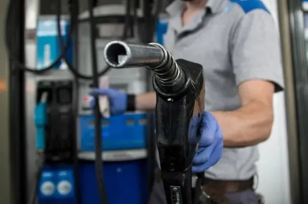 Impuestos a los combustibles: vuelven a postergar la suba de este mes para que no impacte en la inflación