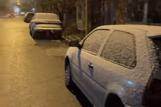 El frío extremo trajo nieve y tiñó de blanco varias zonas del país