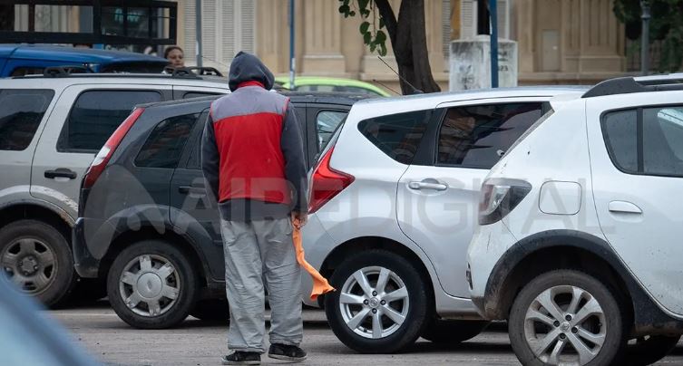 Se cayó el tratamiento de la ley de cuidacoches en el Senado de Santa Fe: no hubo consenso en el oficialismo
