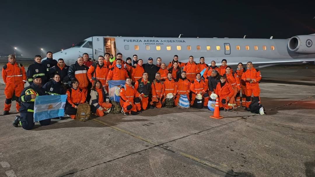 Un nuevo contingente de brigadistas argentinos viaja a Venezuela por los sismos