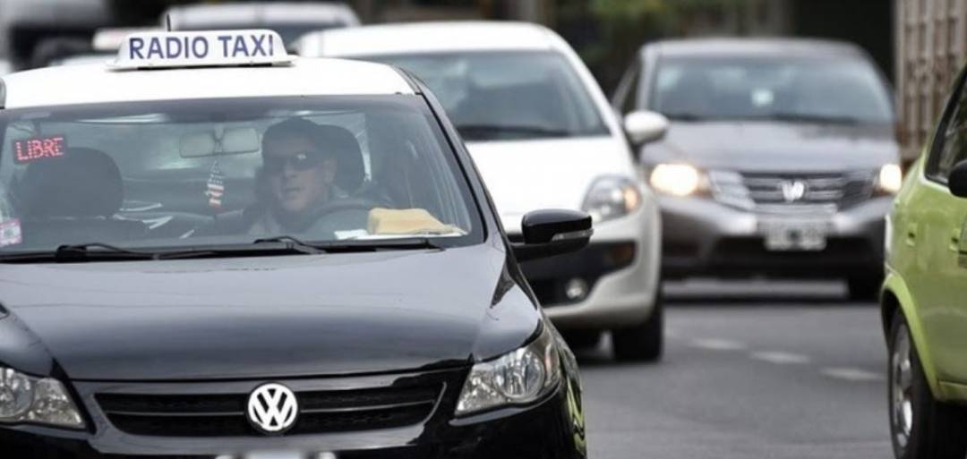 Otro golpe al bolsillo: suben las tarifas de los taxis en Santa Fe 