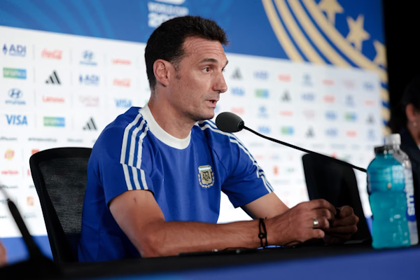 Lionel Scaloni sobre el equipo titular ante Inglaterra