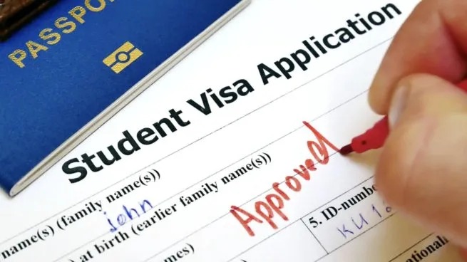 EEUU endurece las visas para estudiantes extranjeros e impondrá un límite máximo de permanencia