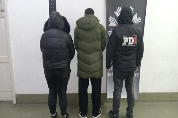 Dos personas detenidas y más de un kilo y medio de marihuana 