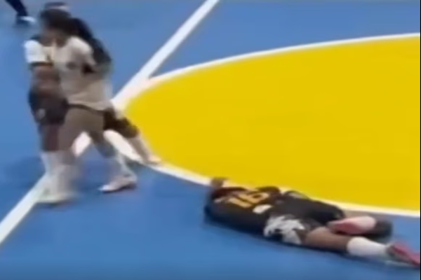 Futsal en Brasil: jugadora suspendida por cinco años por patear a una rival en la cabeza