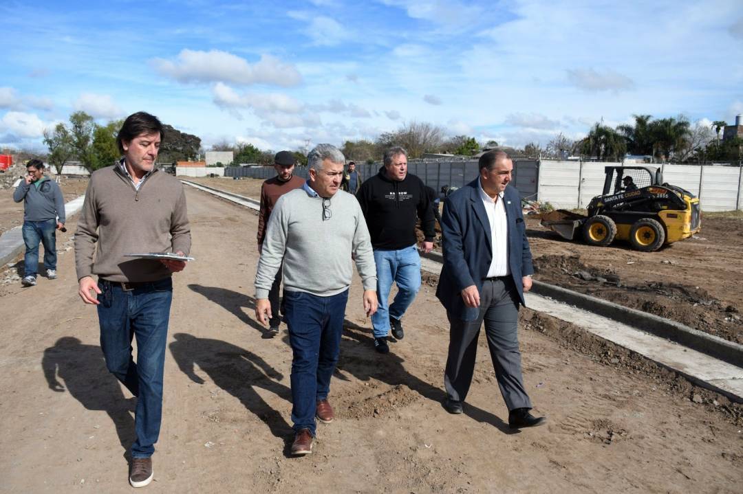 La Municipalidad avanza en la apertura y nivelación de calle Urquiza