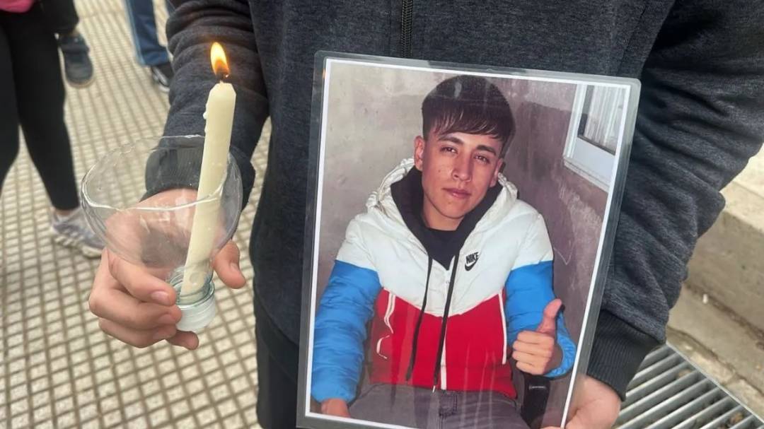 Pedido de justicia por Emmanuel Mendoza frente a Tribunales