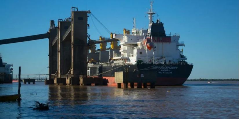 Conflicto en puertos: El Gobierno acordó con los prácticos una rebaja y se levantó el paro