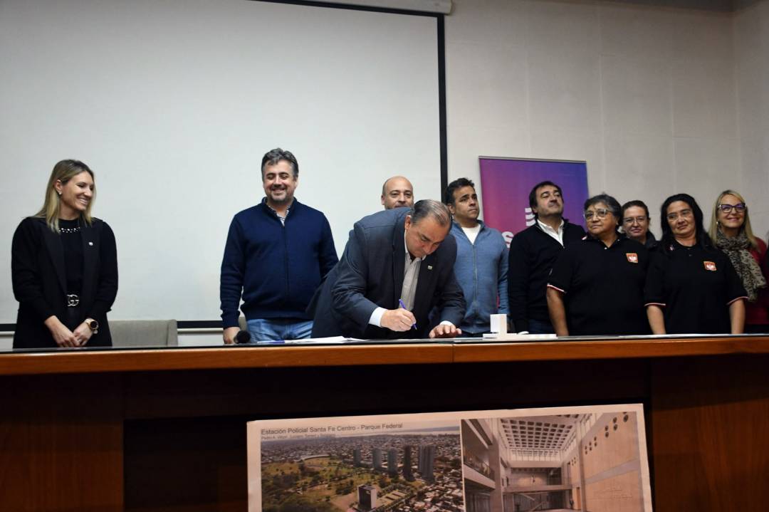 Poletti participó de la firma del contrato para la nueva Estación Policial 