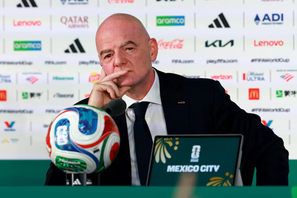 La FIFA pidió disculpas por el fallido plan comercial y respaldó a Infantino