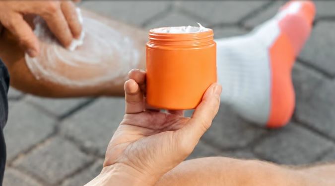 La ANMAT prohibió lotes de una reconocida marca de crema antiinflamatoria por un robo