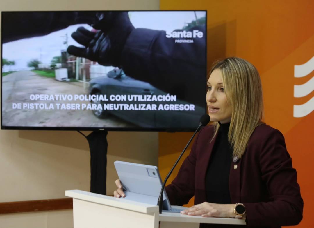 Con el uso de la pistola Taser la Policía redujo a un hombre que amenazaba a su padre con un arma blanca