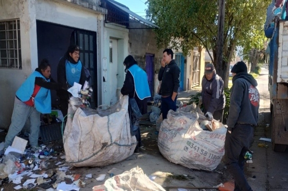 Retiran 10 camiones de basura de un acumulador