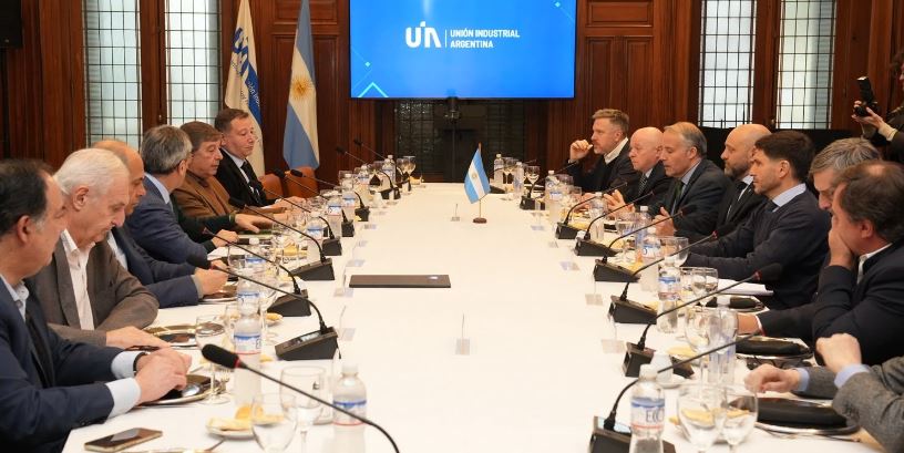 Pullaro llevó a la UIA el modelo productivo de Santa Fe y planteó una agenda común para ganar competitividad