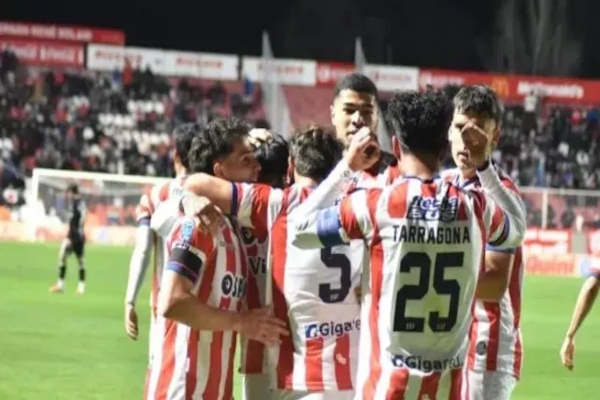 Unión busca adelantar el choque ante Instituto por el Torneo Diego Barisone