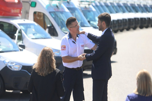 El gobierno de Pullaro avanza con la compra de 103 ambulancias 