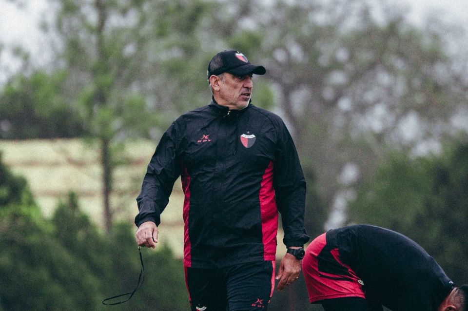 Colón recibe a Morón en el Brigadier López