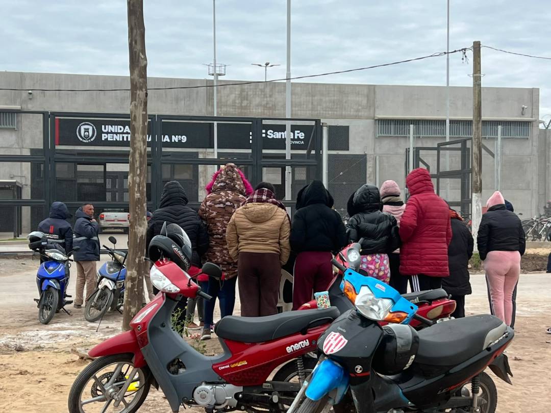 Familiares volvieron a protestar frente a la cárcel de Recreo: “Están sin luz, sin agua y sin comer”