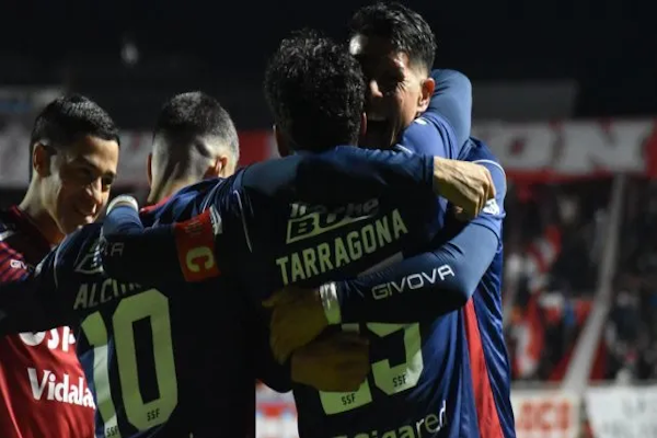 Unión derrotó a Instituto en el cierre de la fecha 8 del Torneo Clausura