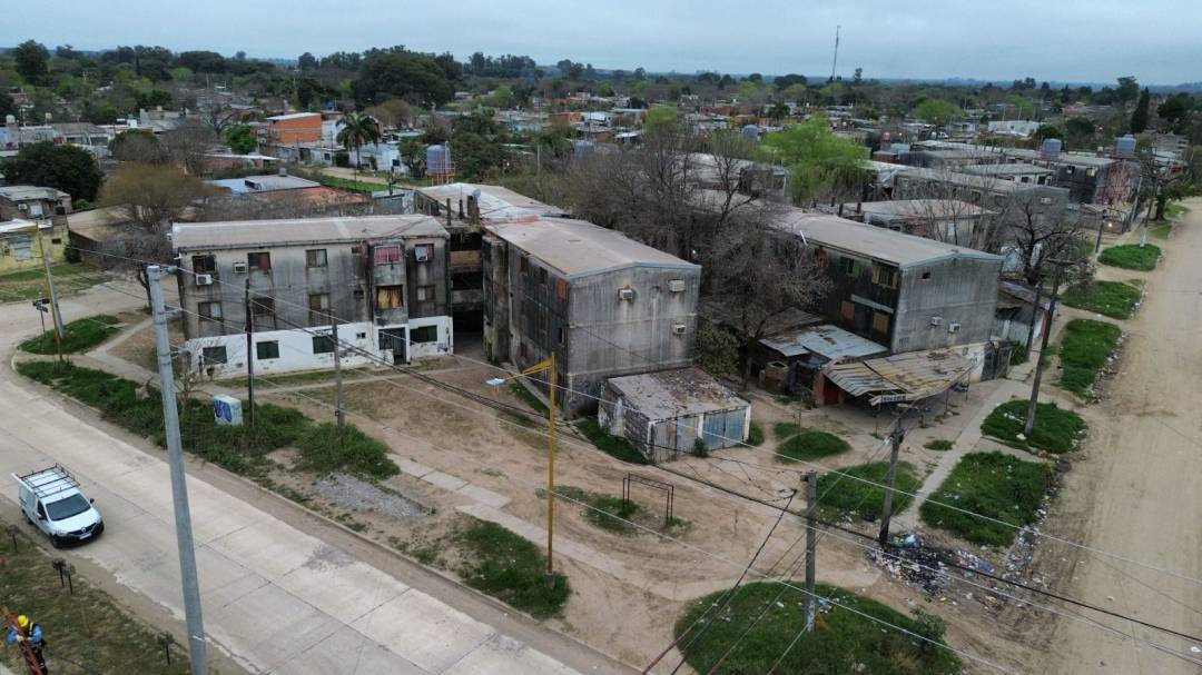 Provincia comienza a demoler edificios con riesgo de derrumbe 