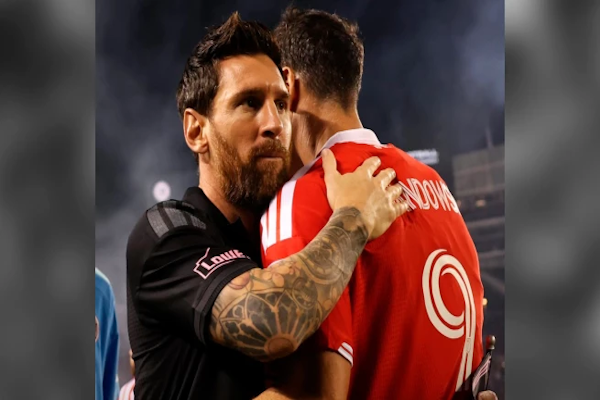 Messi y Lewandowski se cruzaron en Chicago