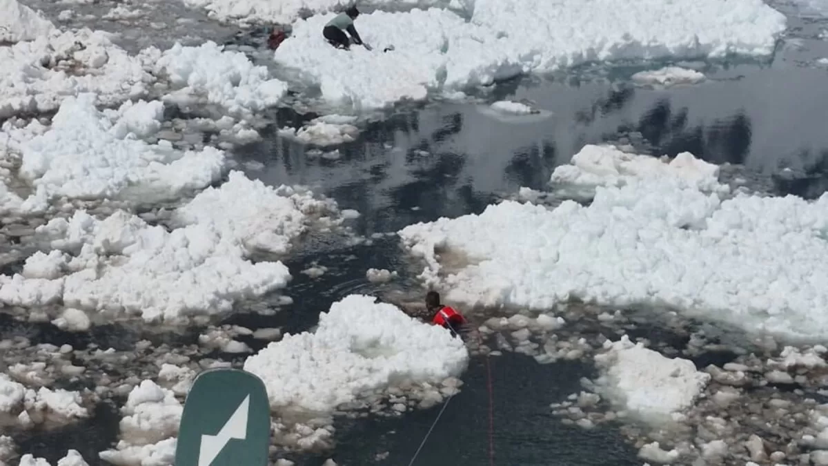 Chile declaró la emergencia climática preventiva en dos regiones tras la avalancha mortal en la cordillera de Los Andes. - Infobae