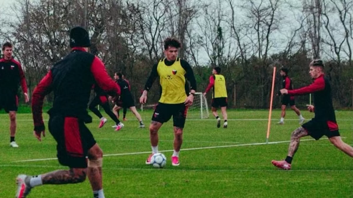 Delfino probó con tres cambios en Colón para recibir a Almirante Brown - Prensa Colón