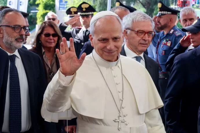 El Vaticano informó que al papa León XIV le extirparon un tumor canceroso del pulmón