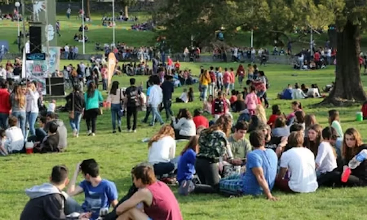 Día del Estudiante: el próximo lunes no se dictarán clases en escuelas secundarias e institutos superiores. - Aire Digital