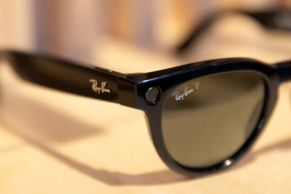 Las gafas Ray-Ban de Meta se convierten en una nueva “red flag” de las citas románticas: graban sin permiso. (REUTERS/Manuel Orbegozo/File Photo)