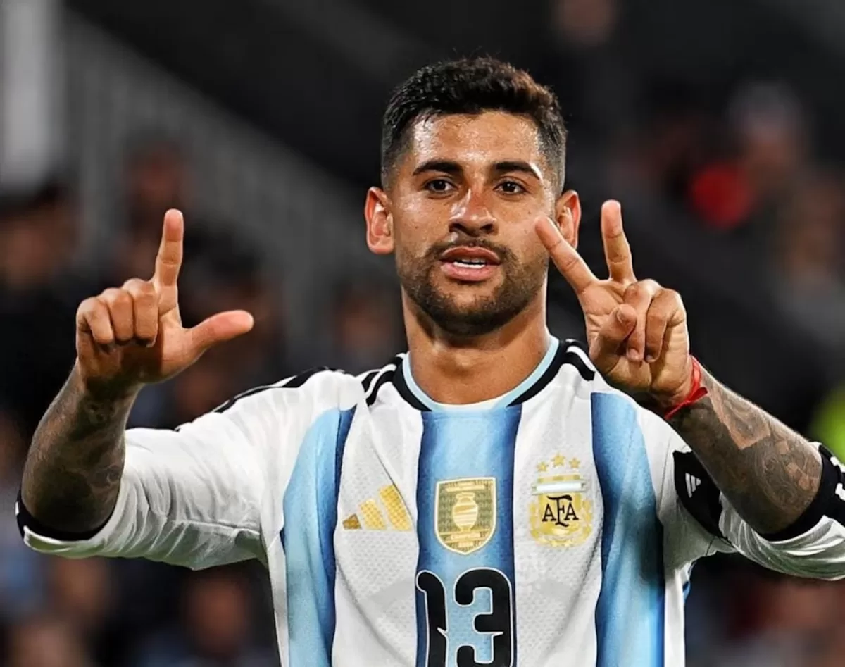 El “Cuti” eligió a su jugador para que porte el número que “Leo” deja vacante. Foto: Agencia NA (@cutiromero2).