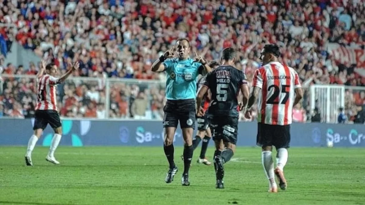 Unión ya tiene árbitro para jugar contra Defensa en el 15 de Abril - UNO Santa Fe